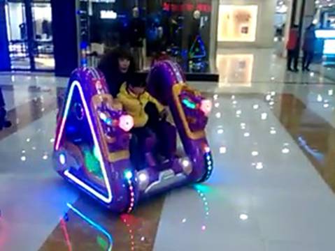 三角機器人
